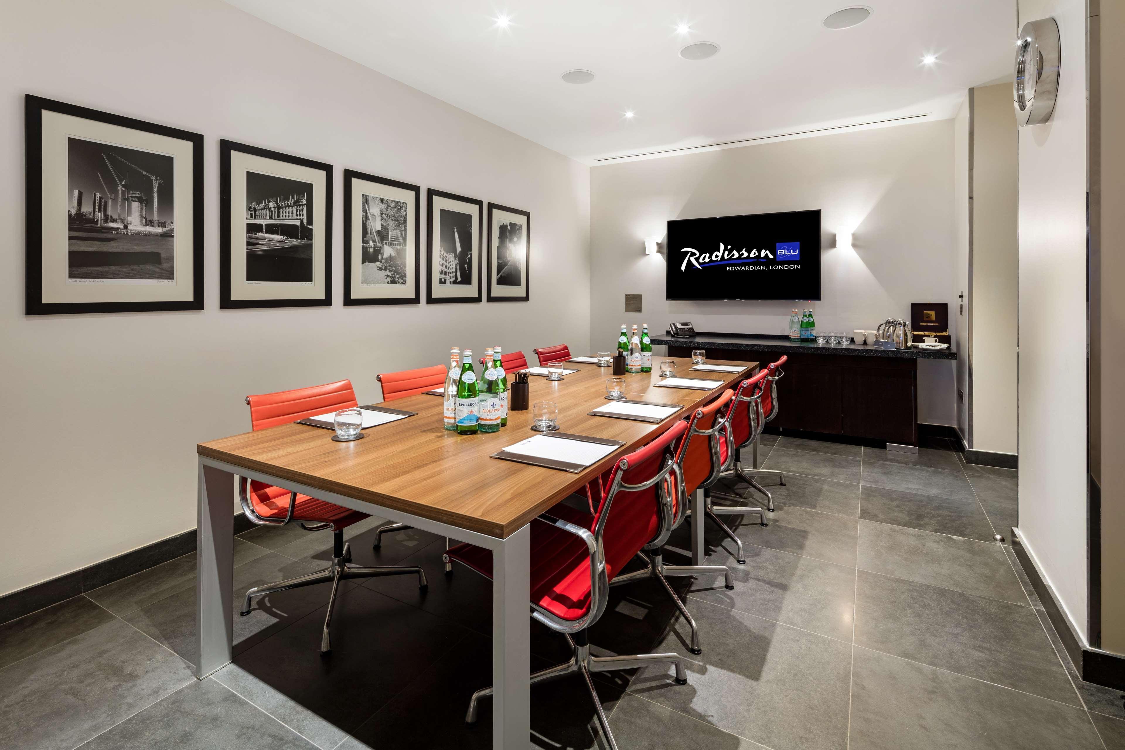 Отель Radisson Blu Hotel, Canary Wharf East
