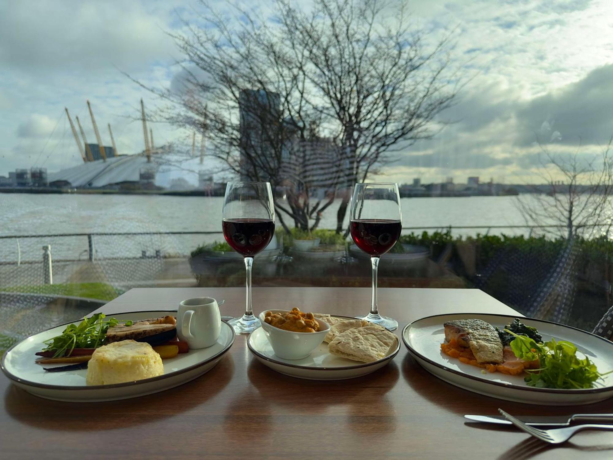 Отель Radisson Blu Hotel, Canary Wharf East
